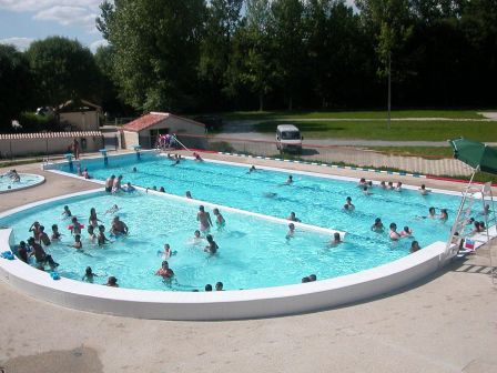 Piscine intercommunautaire de Chef Boutonne aout 09 m